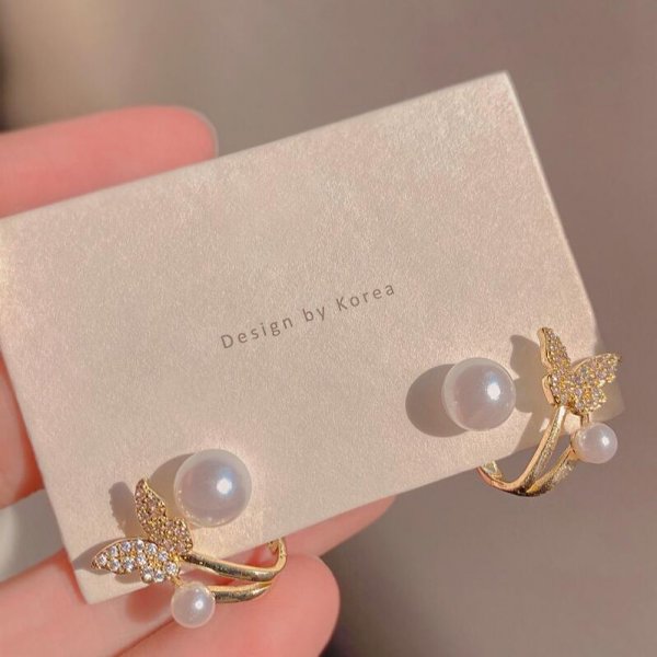 Women's Fashionable Elegant Fishtail Pearl Earrings Full Of Diamonds