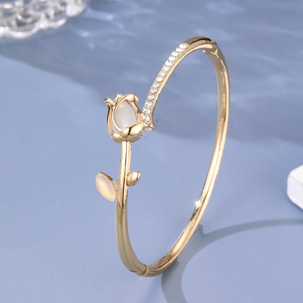 Graceful Personality Opal Tulip Bracelet