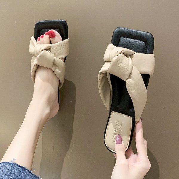 Fashion twisted slippers