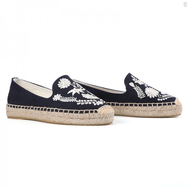 Round Toe Low-top Cotton Breathable Flat Heel Embroidered Leisure Canvas Shoes