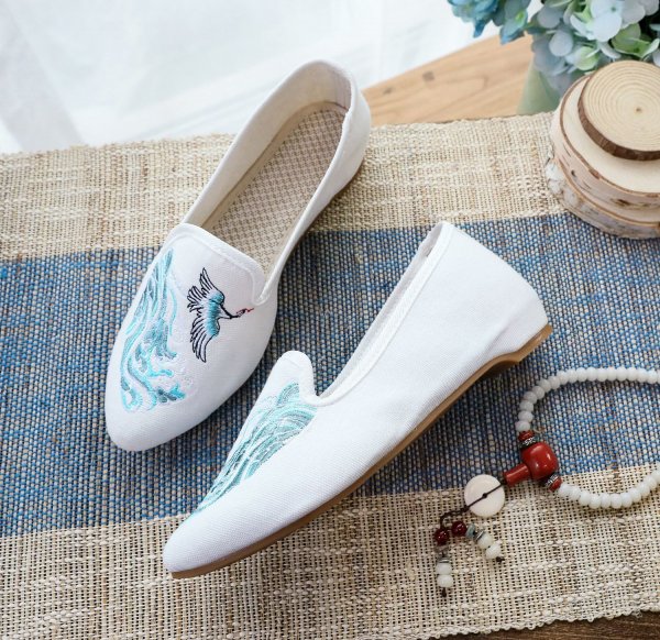 Antique Stylish Low Heel Women's Shoes Crane HAILANG Canvas Embroidered Cotton Shoes